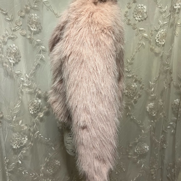 Pink faux fur cropped coat. - Picture 4 of 10